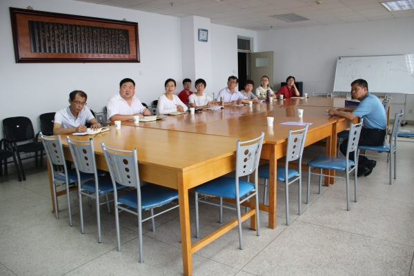 評估專家繼續(xù)訪談校領(lǐng)導(dǎo)、走訪教學(xué)單位和職能處室