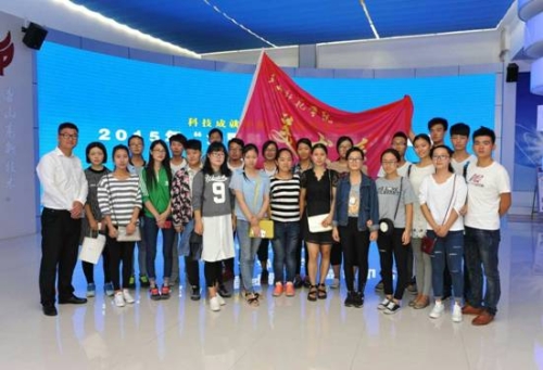 我校師生參加2015年“全國科普日”暨唐山科普節(jié)開幕式活動