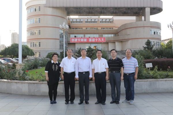 國防大學王寶付教授為軍訓新生作報告