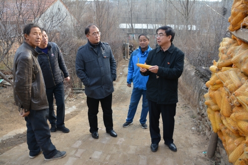 黨委書記王英等學校領導慰問精準脫貧工作組