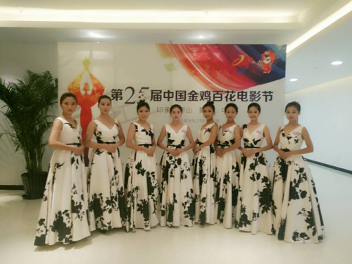 我校禮儀志愿者為第25屆金雞百花電影節(jié)增光添彩