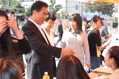 學校領導蒞臨教育學院看望新同學