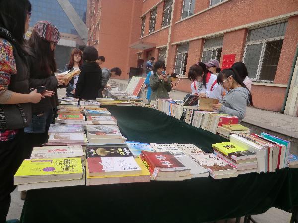 我校與市圖書館聯合開展“讀書進校園”活動