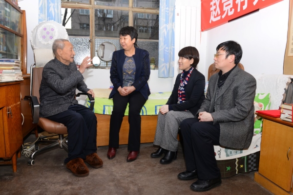 我校舉行捐贈圖書儀式——99歲退休教師趙競存先生捐贈圖書