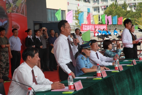 我校召開2016級新生軍訓(xùn)校閱大會