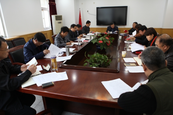 校黨委理論學習中心組集中學習中央關于認真學習宣傳貫徹十九大精神的決定等文件及會議精神