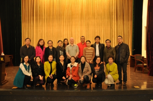 英國鋼琴家作曲家朱立安來我校講學(xué)