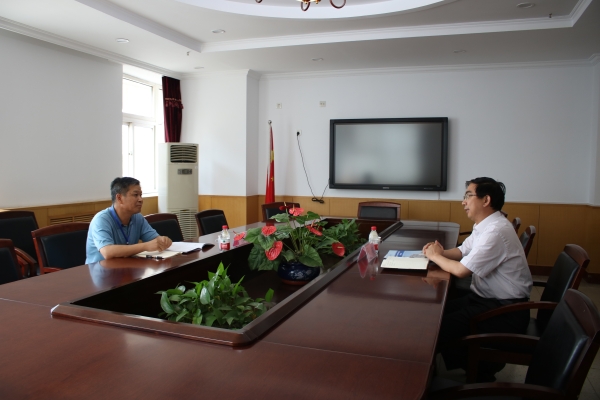 評估專家訪談校領(lǐng)導(dǎo)、走訪教學(xué)單位和職能處室