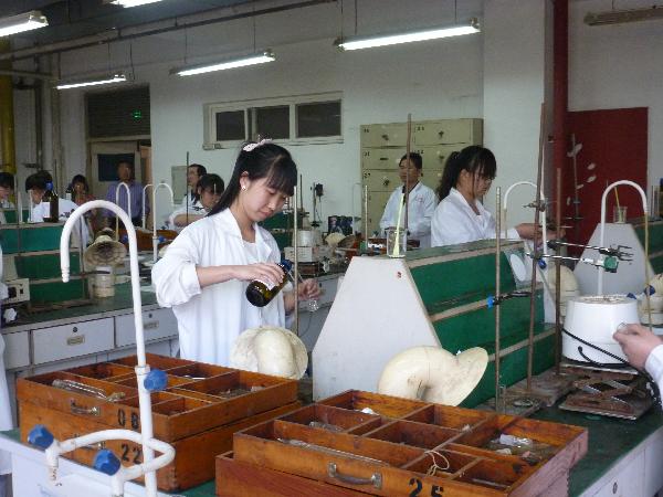 喜迎雙代會(huì)系列活動(dòng)之九——化學(xué)系舉辦第六屆實(shí)驗(yàn)技能大賽和第二屆職業(yè)規(guī)劃大賽