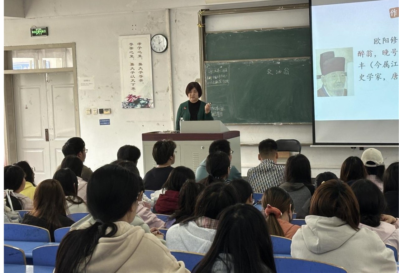 文學院開展“名師講堂”活動