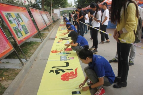 我校第十五屆科技文化藝術節(jié)隆重開幕