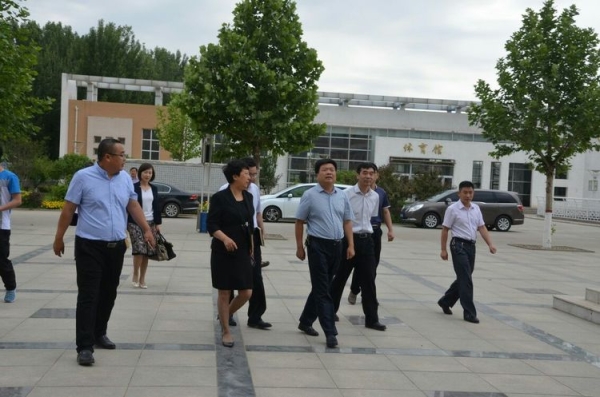 杜彩芹校長帶隊在遷安市扣莊中學檢查教育實習工作