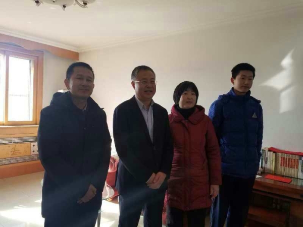 唐山市副市長曹全民慰問我校中文系張學鵬教授