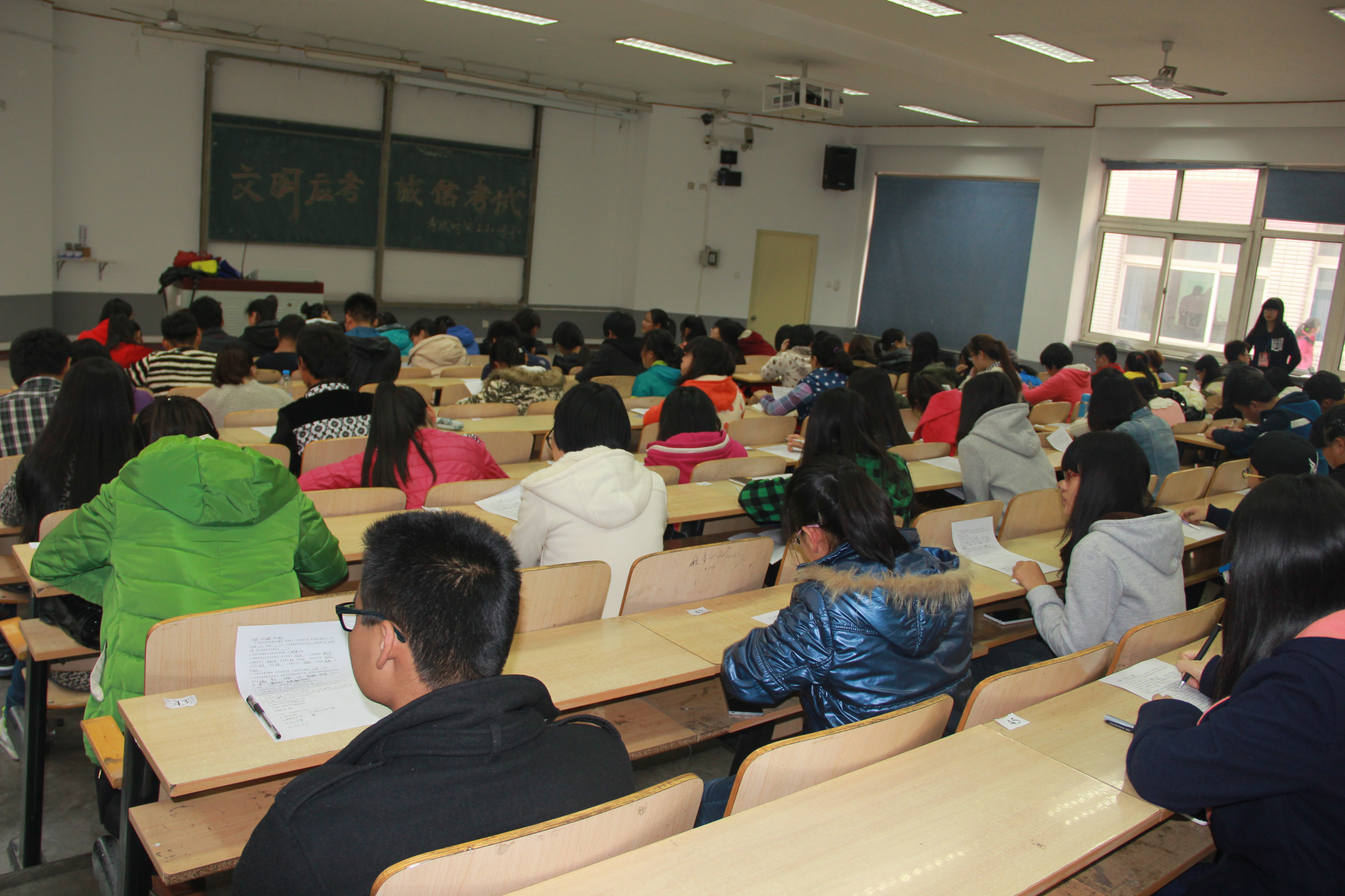 我校《學(xué)生手冊》學(xué)習(xí)及抽測考試工作圓滿結(jié)束