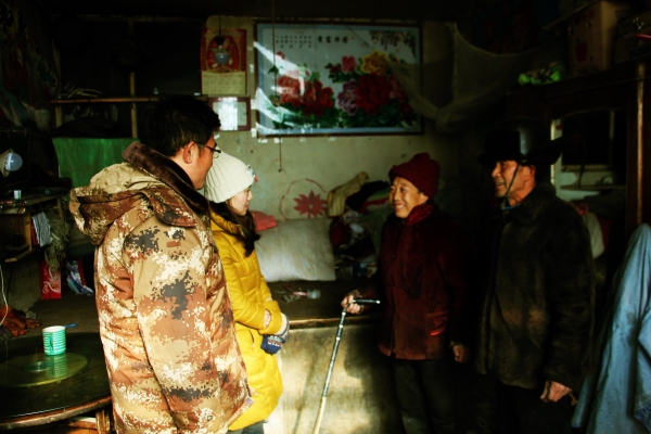 溫暖十二月系列報道之二  —— 親人來到六合店  走訪慰問貧困生