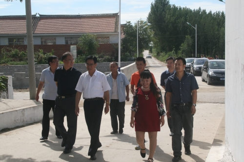 院長范永勝帶隊到我校幫扶村調研慰問