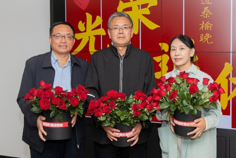 “墨香未滿,青山待續(xù)”圖書館舉辦退休教師歡送會