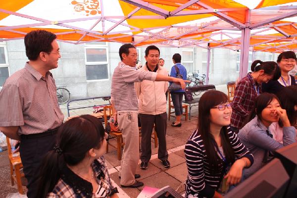 夢想盤旋在上空  我們為你而行動——2013年迎新工作紀實