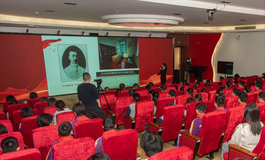 “追隨大釗足跡，傳承紅色基因”主題宣講在唐山師范學院開講